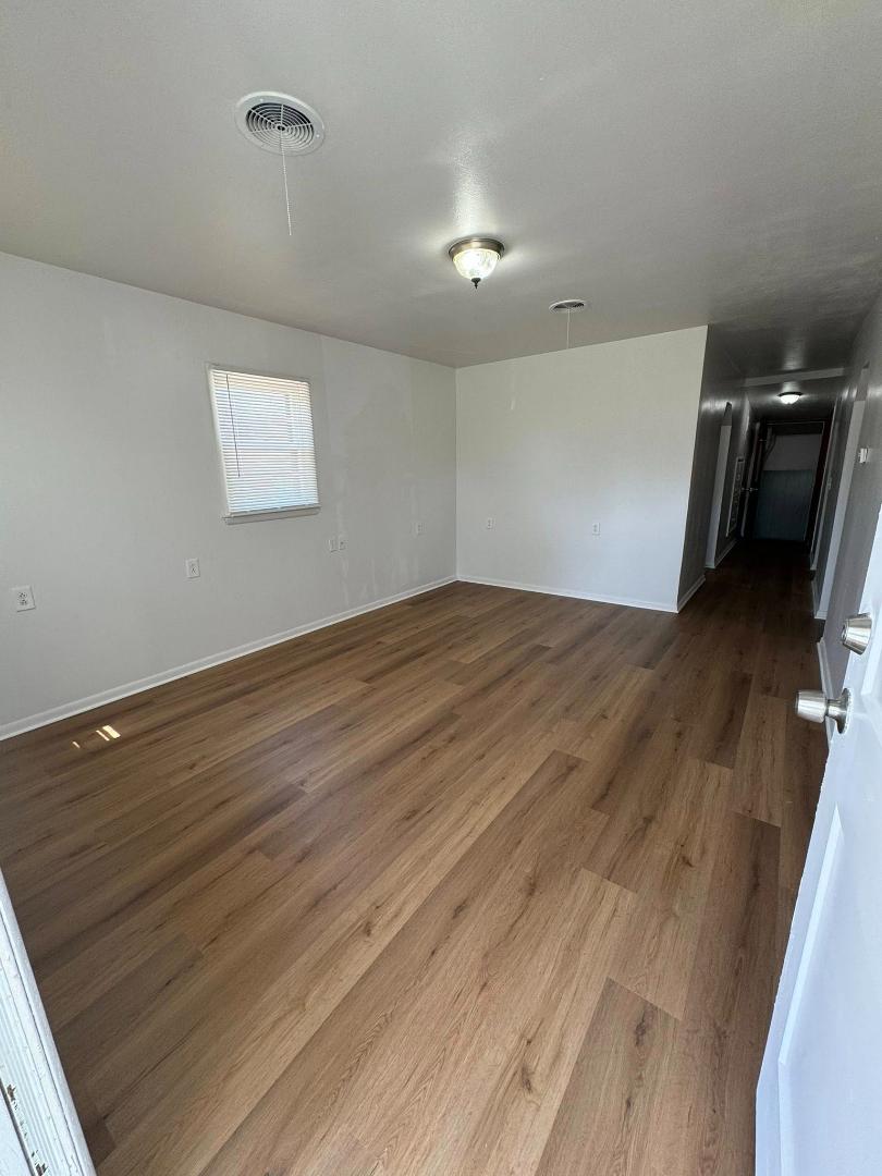 610 E 15th Apt 1, photo 1