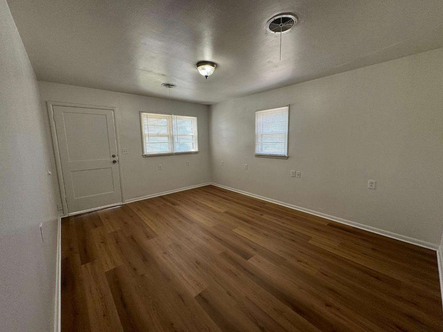 610 E 15th Apt 1, photo 3