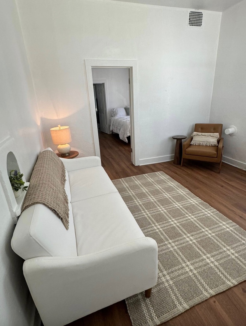 229 E 6th Ave Apt 2, photo 2